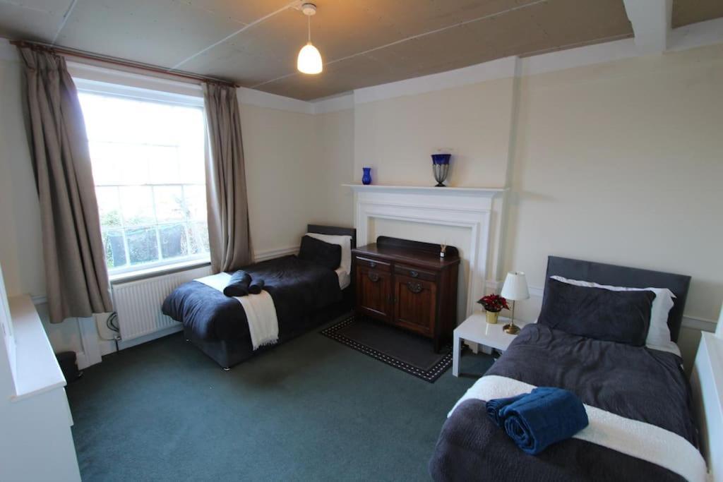 Perfect For Large Family & Friends, Free Parking, Games Villa Reading Exterior photo
