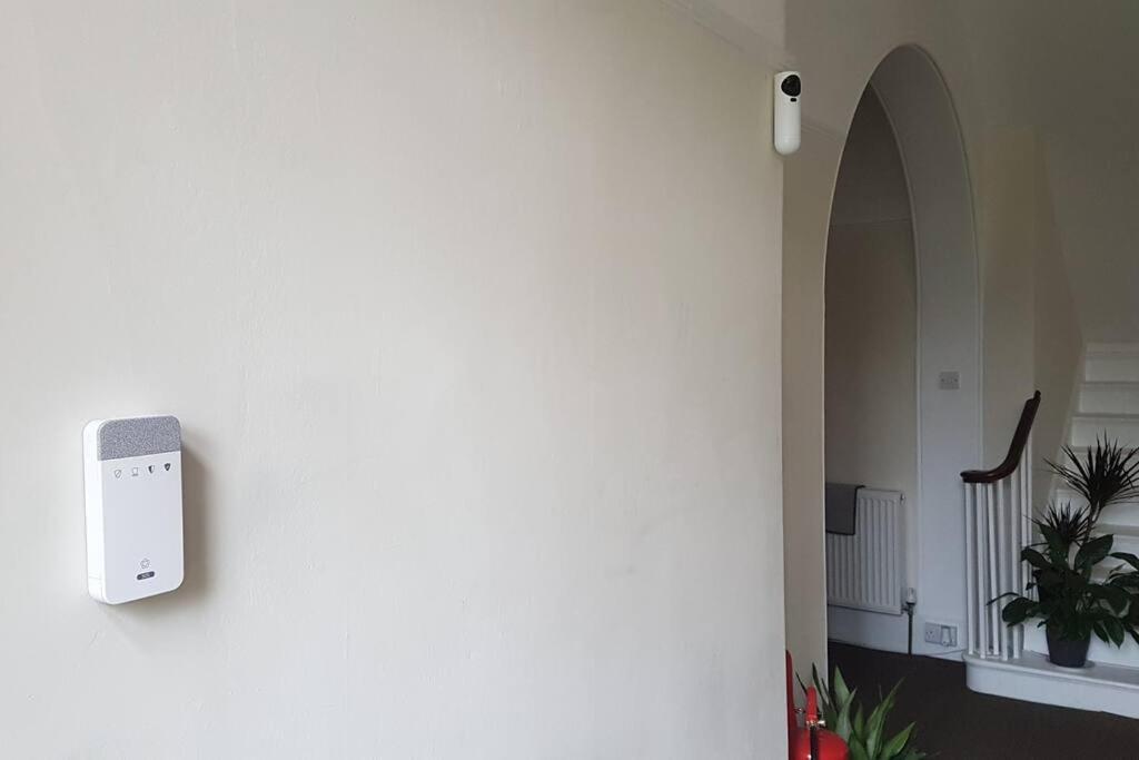 Perfect For Large Family & Friends, Free Parking, Games Villa Reading Exterior photo
